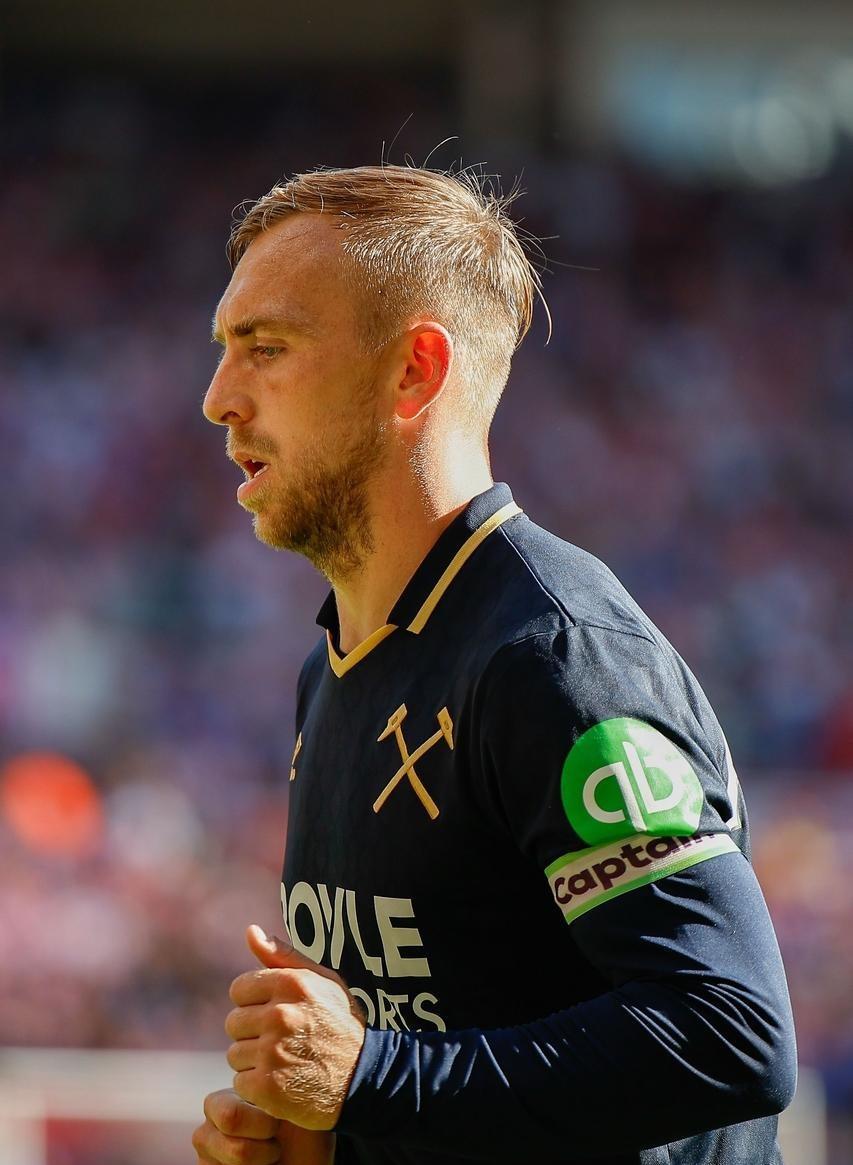 lol中国总决赛-转折点！上海海港防线松动，英超集结日攻防权衡，球迷炸锅，训练强度明显提升的简单介绍