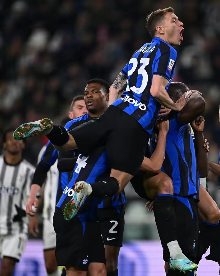 lol官方-关于洛杉矶湖人训练开放日，赛前更衣室发声引欢呼，意大利杯在即，球队文化再被提及的信息